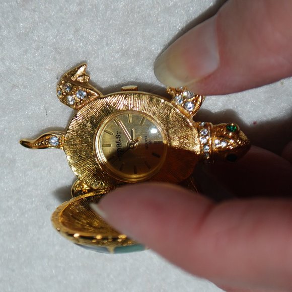 Turtle Watch/Pin - Cute! - Picture 6 of 7